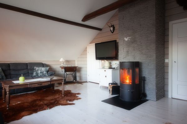 Bo mitt i naturen nära Kolmårdens djurpark. - Bild 10