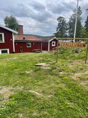 Egen strand och välutrustad stuga i avskiljt läge