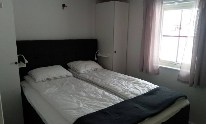 Hyr denna stuga i  på 105 m². 10 sängplatser. 4 000 - 23 000 kr per vecka. Se bilder och tillgänglighet här.