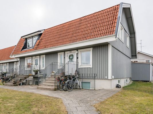 Fräscht radhus i lugnt område i södra Visby