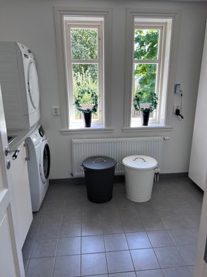 Mysig Ölandsgård på lugn radbygata - Bild 10