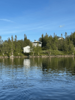 Drömstuga i Marsliden -sjöutsikt, bastu, och kamin