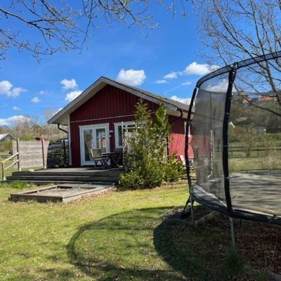 Hyr denna stuga i Öland på 24 m². 2 sängplatser. 3 500 - 3 800 kr per vecka. Se bilder och tillgänglighet här.