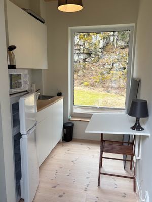 Sjönära gästhus i Verveln – bad 100 m bort