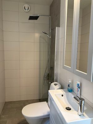 Hyr denna stuga i Kisa på 35 m². 2-3 sängplatser. 6 000 - 7 000 kr per vecka. Se bilder och tillgänglighet här.