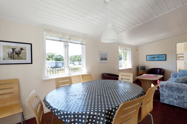 Stuga vid Tofta Strand nära bad, affär, restaurang - Bild 9