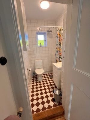 Nyrenoverad lägenhet innanför murarna - Bild 8