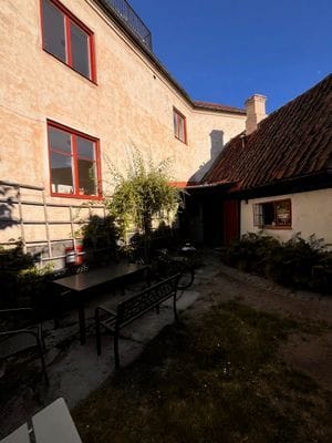 Nyrenoverad lägenhet innanför murarna - Bild 9