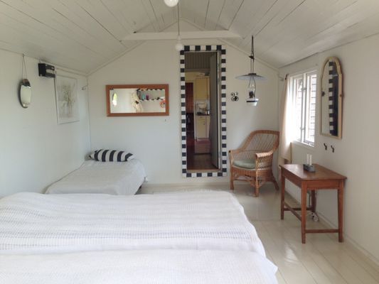 Yxlan med sjöutsikt och egen brygga - Bild 8