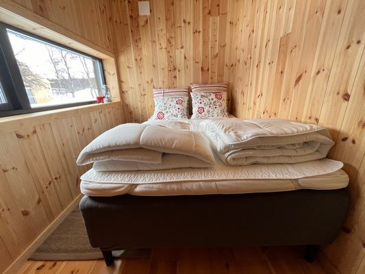 Nybyggd fjällstuga precis vid längdspår. - Bild 18