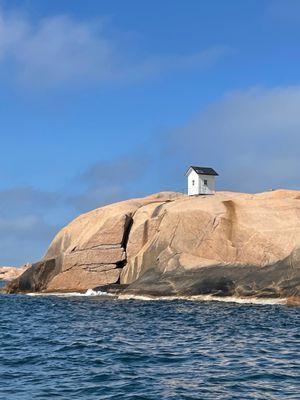 LYSEKIL mysig insynskyddad stuga m. båt - Bild 22