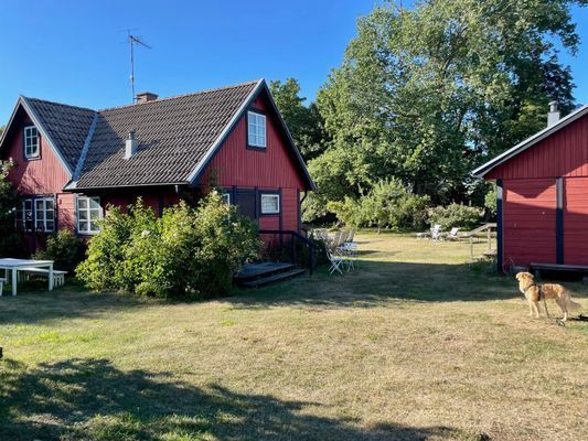 Strandnära och nyrenoverat i Hamra + gästhus