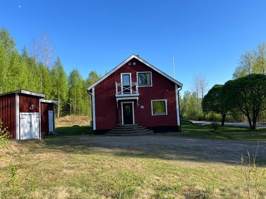 Rymligt semesterhus för 8 gäster(husdjur välkomna)