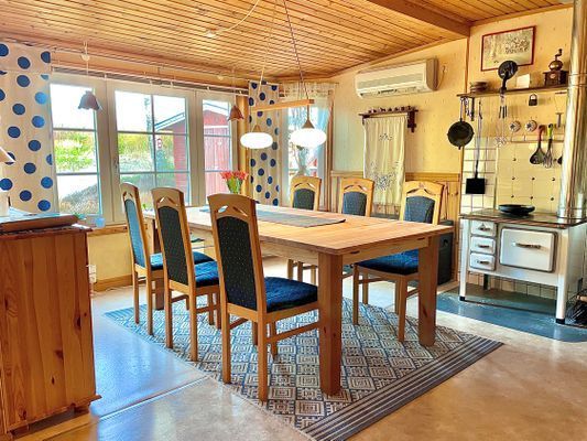 Idylliskt fritidshus med fantastisk utsikt - Bild 10