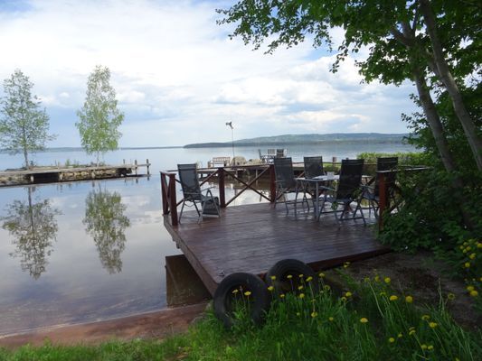 Mysig timmerstuga vid Siljans strand