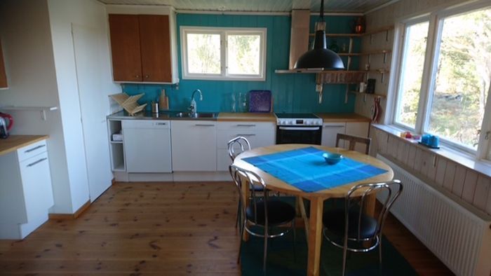 Hyr denna stuga i  på 80 m². 5 sängplatser. Från 15 000 kr per vecka. Se bilder och tillgänglighet här.