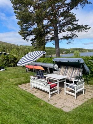 Fin uteplats med plats för 7 personer med Hammock