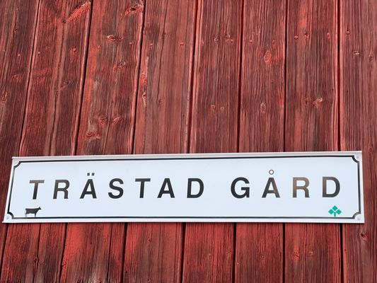 Hyr denna stuga i Västervik på 115 m². 8-10 sängplatser. 9 500 - 12 000 kr per vecka. Se bilder och tillgänglighet här.