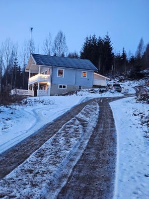 Hus med utsikt över skidbacken (4 minuter med bil) - Bild 6