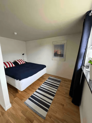 Hyr denna stuga i Falkenberg på 50 m². 4 sängplatser. Från 1 500 kr per dag. Se bilder och tillgänglighet här.