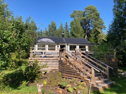Solskensläge och nära bad i Roslagen