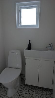 Liten pärla nära havet med  havsutsikt. - Bild 12