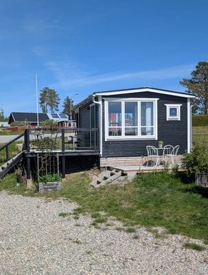 Hyr denna stuga i Hudiksvall på 15 m². 2 sängplatser. Från 5 400 kr per vecka. Se bilder och tillgänglighet här.