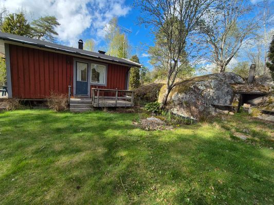 Hyr denna stuga i Nyköping på 65 m². 4-6 sängplatser. Från 6 800 kr per vecka. Se bilder och tillgänglighet här.