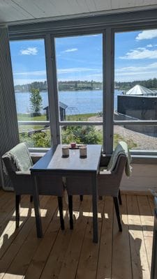 Liten pärla nära havet med  havsutsikt.