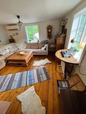 Charmigt torp på Tjörn med badtunna - Bild 11