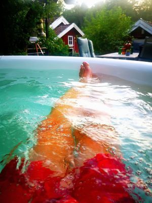 Charmigt torp på Tjörn med badtunna - Bild 23