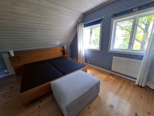 Hyr denna stuga i Gamleby på 120 m². 6-7 sängplatser. Från 12 500 kr per vecka. Se bilder och tillgänglighet här.