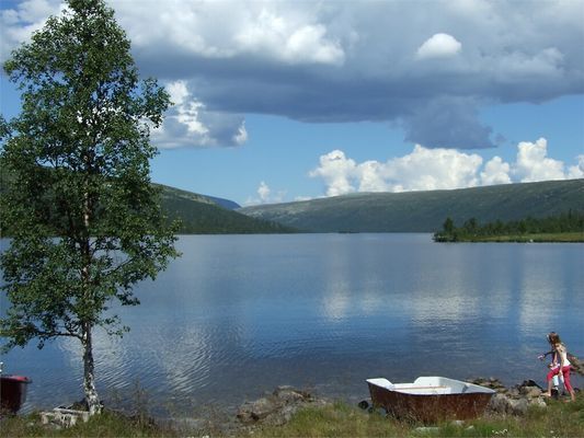 Sommaren erbjuder vandring, fiske mm