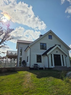 Hyr denna stuga i Norrtälje på 260 m². 4 sängplatser. Från 15 000 kr per vecka. Se bilder och tillgänglighet här.