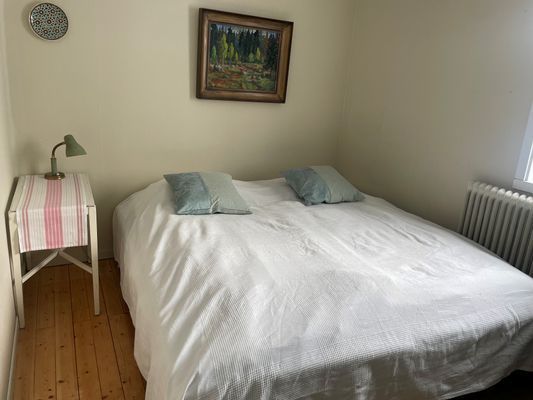 Idylliskt lantställe vid en sjö - Bild 13