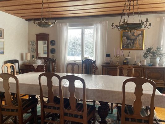 Idylliskt lantställe vid en sjö - Bild 7