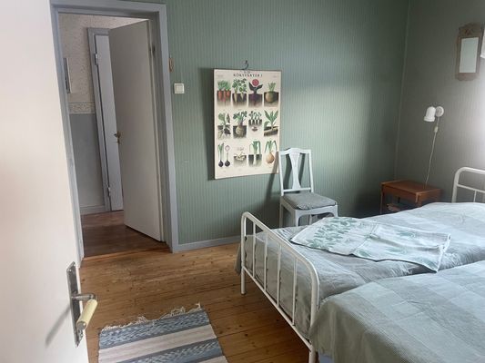 Idylliskt lantställe vid en sjö - Bild 11