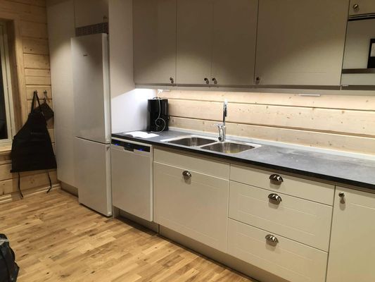 VILLA SKALSVALLEN, Skalets torg, inomhusbordtennis - Bild 14