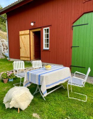 Hyr denna stuga i Flatön på 85 m². 4 sängplatser. Från 29 750 kr per vecka. Se bilder och tillgänglighet här.