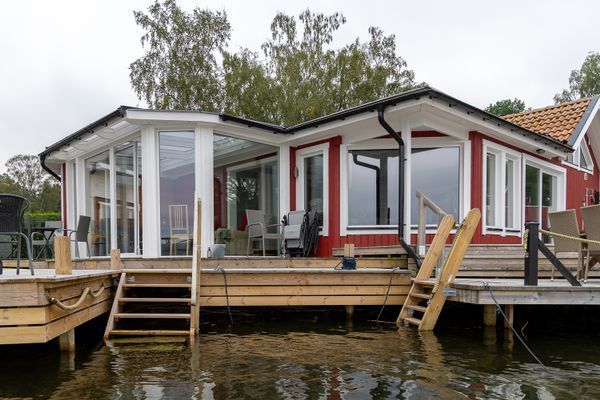 Hyr denna stuga i Linköping på 140 m². 7 sängplatser. Från 11 760 kr per vecka. Se bilder och tillgänglighet här.