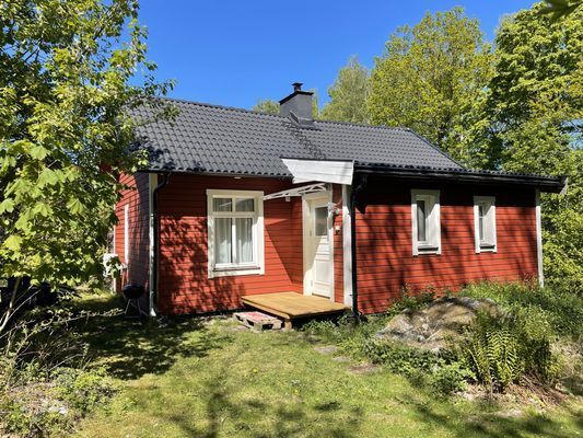 Fräscht 1800-talstorp, sjönära&10km från Västerås