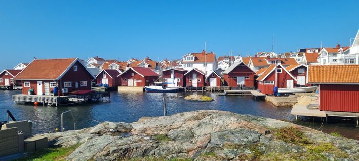 Hyr denna stuga i Kungshamn på 34 m². 2-3 sängplatser. Från 6 500 kr per vecka. Se bilder och tillgänglighet här.