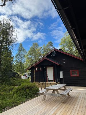 Hyr denna stuga i Vemdalen på 76 m². 4-6 sängplatser. 4 000 - 5 500 kr per vecka. Se bilder och tillgänglighet här.