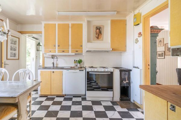 Hyr denna stuga i Byxelkrok på 120 m². 7 sängplatser. 14 500 - 16 000 kr per vecka. Se bilder och tillgänglighet här.