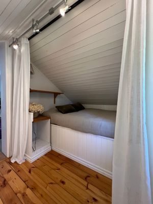 Hus med sjötomt, brygga, sandstrand, max kvällssol - Bild 8