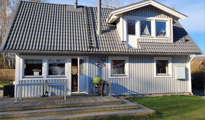 Baskemölla vid skog och fin badplats.