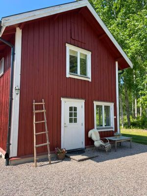 Bild 3 på Charmiga stuga med tillgång till egen brygga