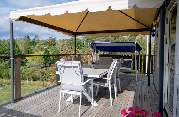 Hyr denna stuga i Södermanland på 67 m². 5-7 sängplatser. 9 000 - 12 000 kr per vecka. Se bilder och tillgänglighet här.