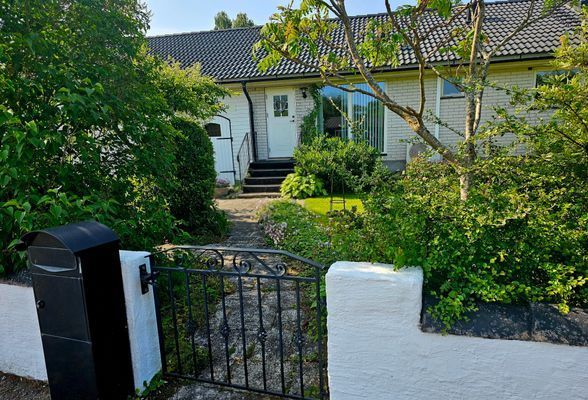 Mysig trädgårdslägenhet nära strand-Mellbystrand