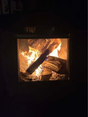 Bastu finns i båthuset och kan hyras mot en mindre avgift. Det är en enkel vedeldad bastu med viss patina och brukskänsla.